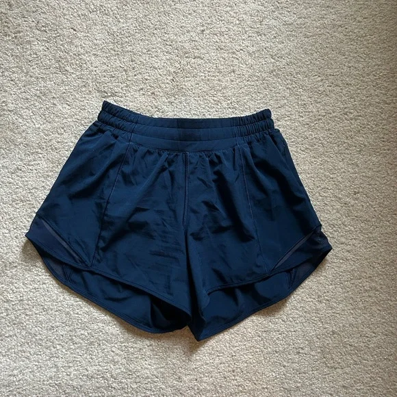 Lululemon Hotty Hot High-Rise Lined Shorts - Picture 1 of 3